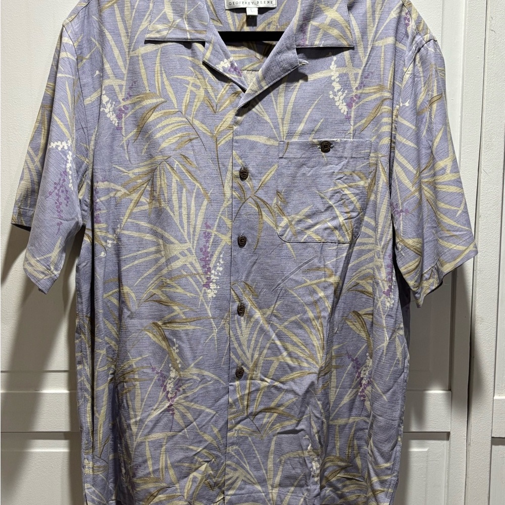 Geoffrey Beene Lavender and Beige Leaf Print Shirt Men’s Size Large‎